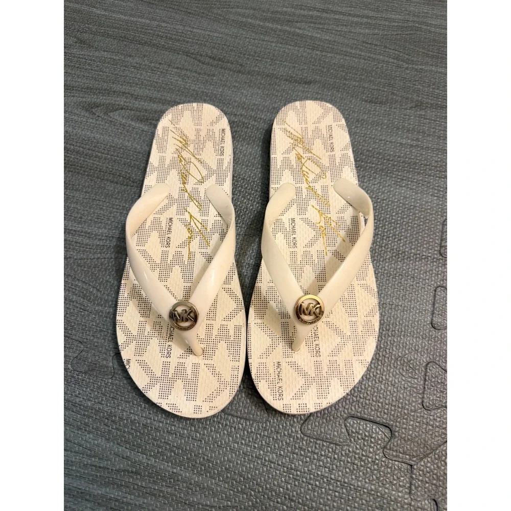 Michael Kors Womens Cream Monogram Logo Flip Flop Sandals Gold Medallion Size 8